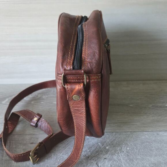 Madosh Genuine Leather Womens Semi-Circular Crossbody Hobo Shoulder Bag - Picture 5 of 14